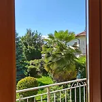 Nyaraló And Garden Nestled In *