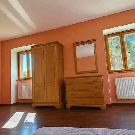 And Garden Nestled In Hébergement de vacances