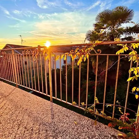 Hébergement de vacances And Garden Nestled In Ameno