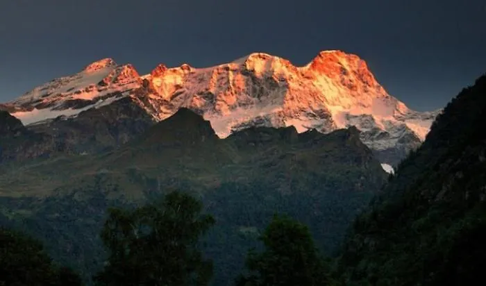 And Garden Nestled In Dom wakacyjny Ameno